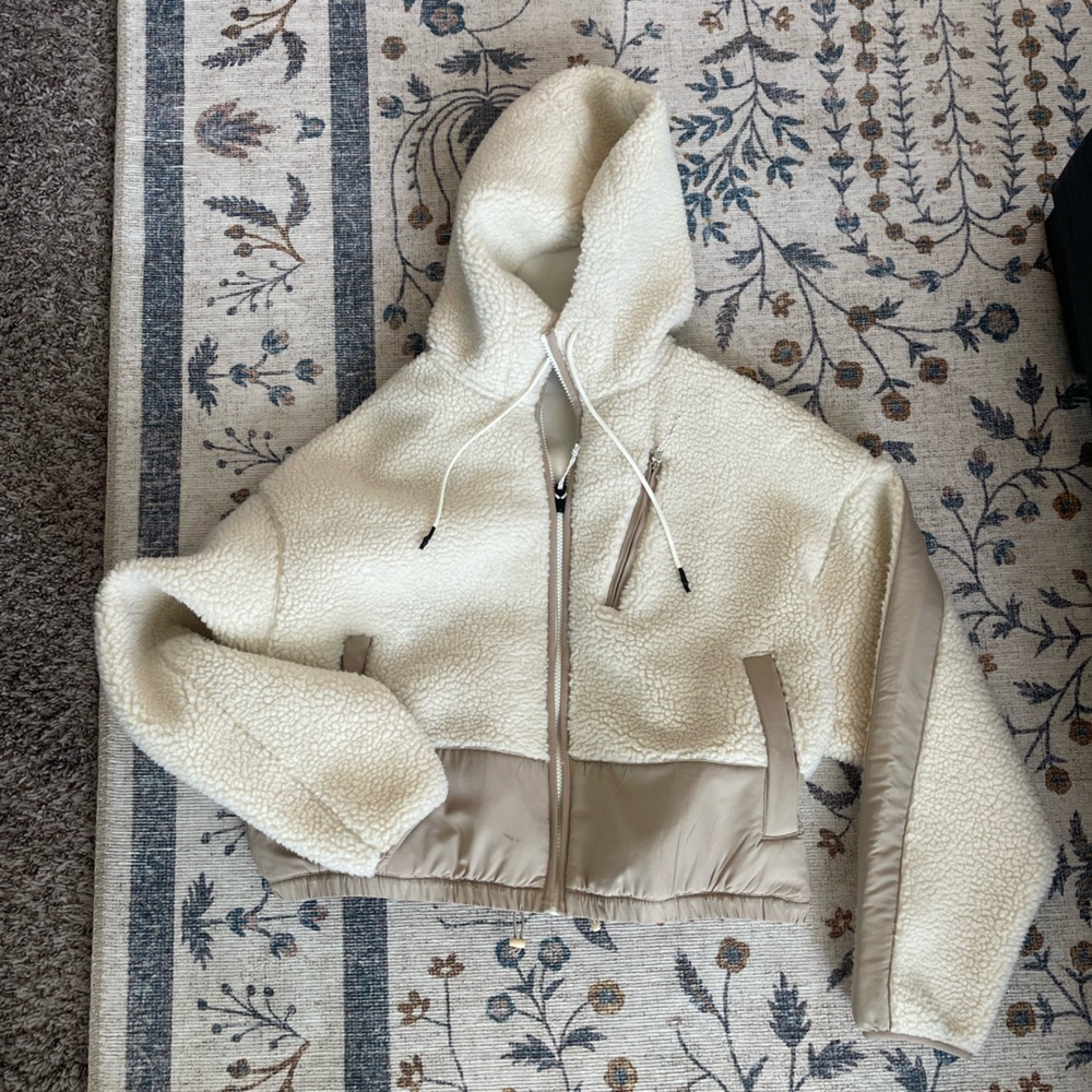 Alpine Designs oversized cropped Sherpa jacket.